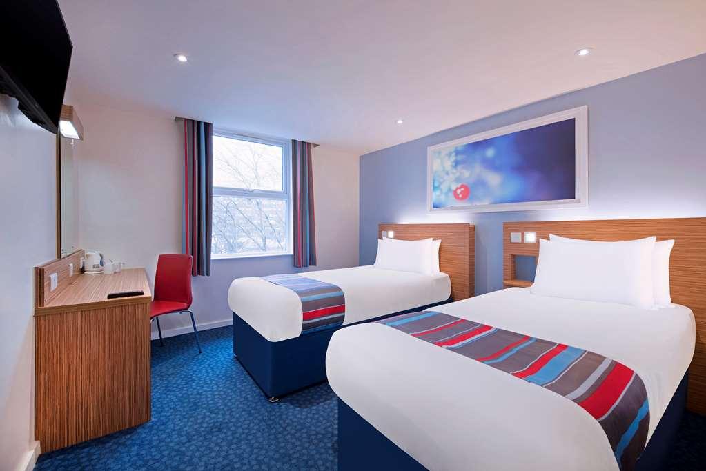 Travelodge Bath Waterside Quarto foto