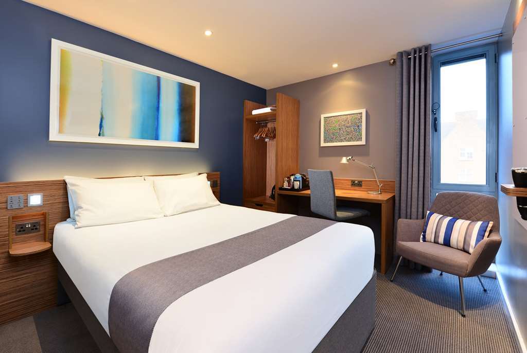 Travelodge Bath Waterside Quarto foto