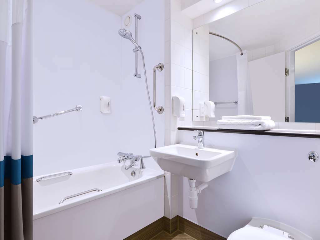 Travelodge Bath Waterside Quarto foto