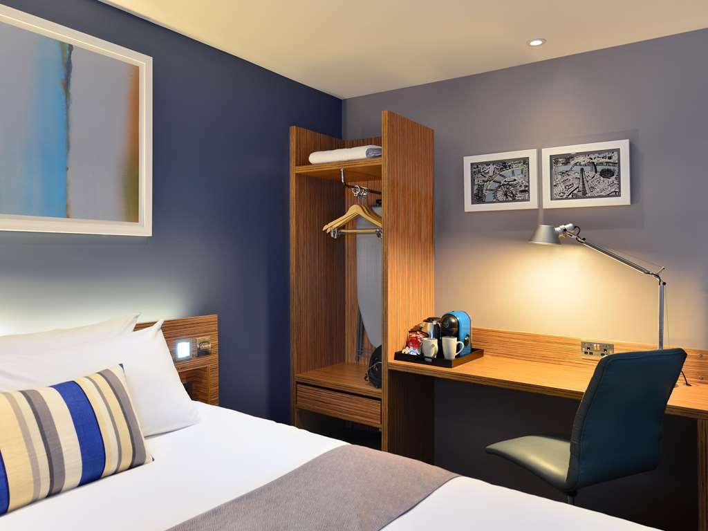 Travelodge Bath Waterside Quarto foto